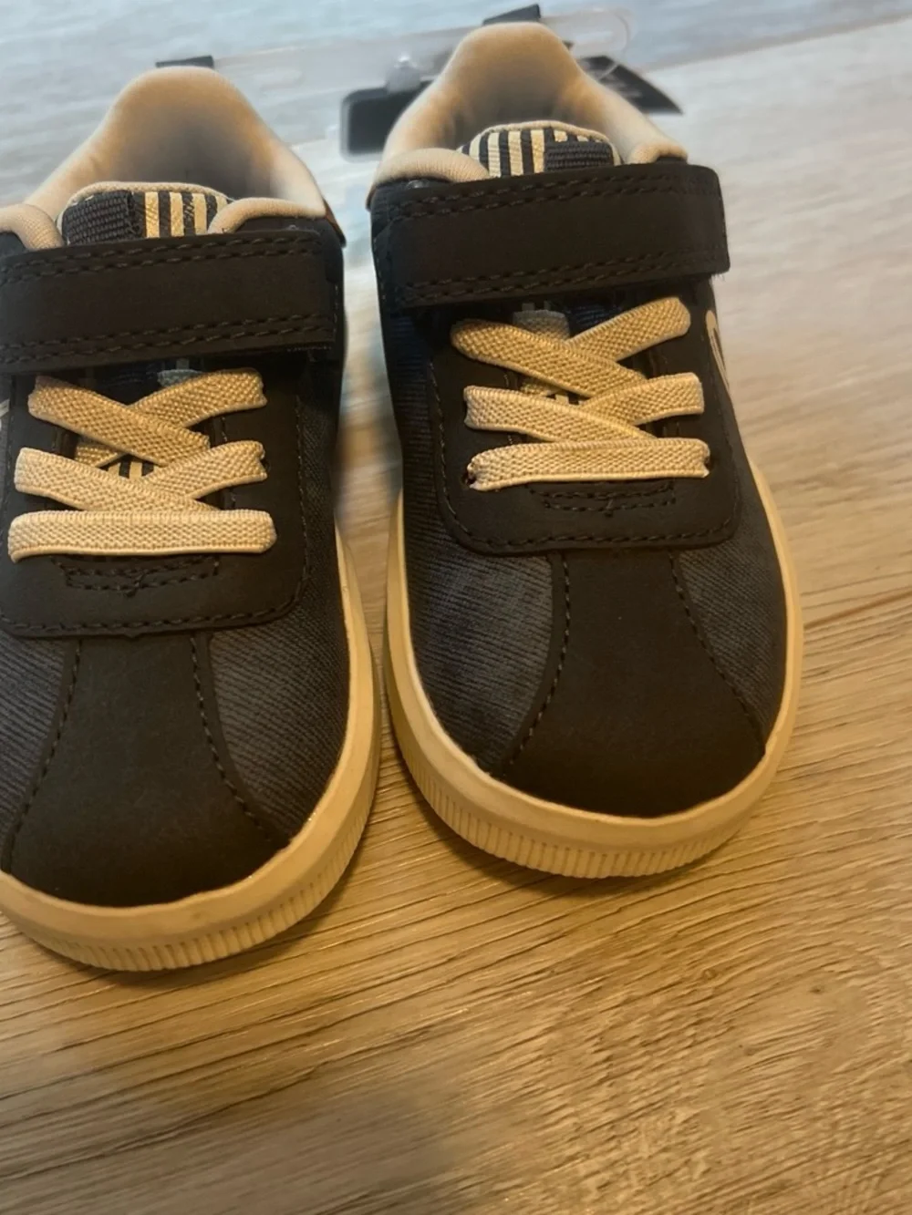 OshKosh B'gosh Toddler Navy Casual Sneakers - Size 6